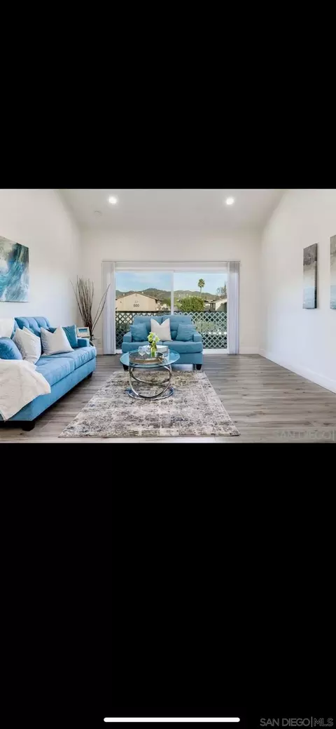 475 N Midway Dr #212, Escondido, CA 92027