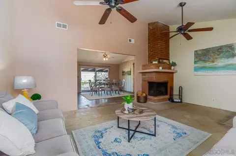 192 Del Sureno, Fallbrook, CA 92028 photo 2