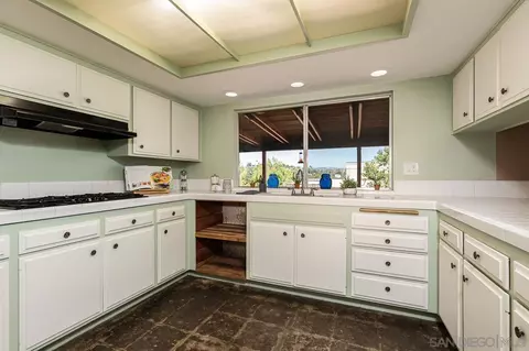 192 Del Sureno, Fallbrook, CA 92028 photo 5