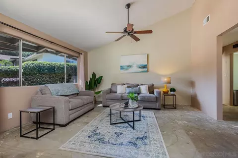 192 Del Sureno, Fallbrook, CA 92028 photo 3