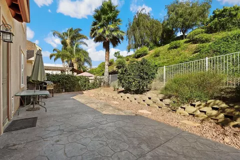554 Poets Sq, Fallbrook, CA 92028 photo 24
