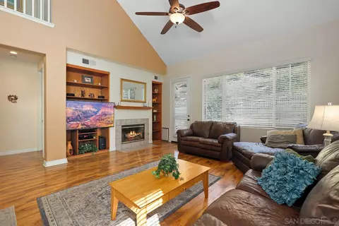 554 Poets Sq, Fallbrook, CA 92028 photo 5