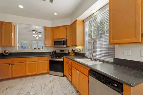 554 Poets Sq, Fallbrook, CA 92028 photo 9