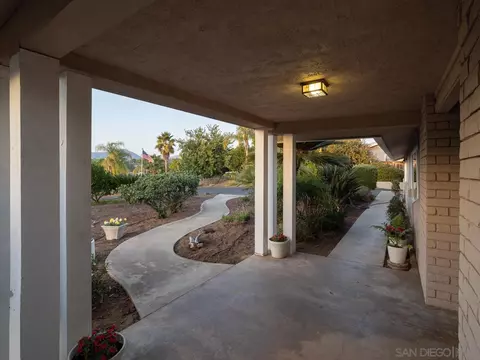 2585 Reed Rd, Escondido, CA 92027 photo 3