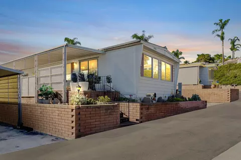 245 W Bobier Dr #SPC 45, Vista, CA 92083