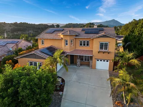 624 Ridgemont Cir, Escondido, CA 92027 photo 2