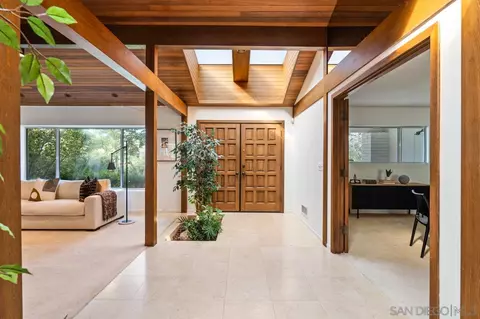8383 Cliffridge Ln, La Jolla, CA 92037 photo 3