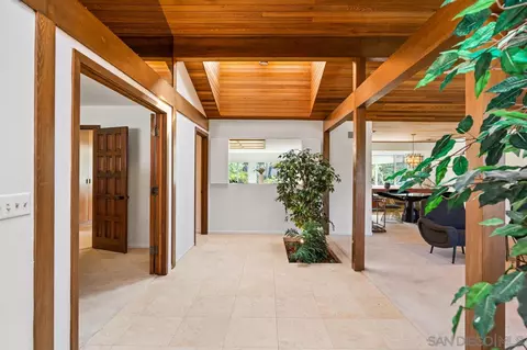 8383 Cliffridge Ln, La Jolla, CA 92037 photo 2