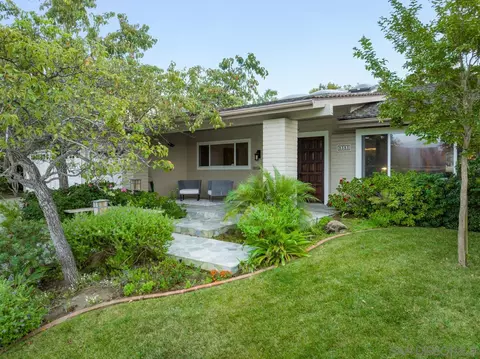 8383 Cliffridge Ln, La Jolla, CA 92037