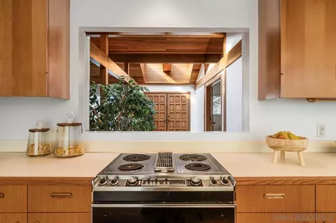 8383 Cliffridge Ln, La Jolla, CA 92037 photo 17