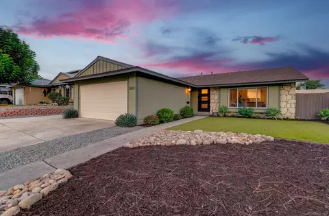 10351 Woodpark Dr, Santee, CA 92071