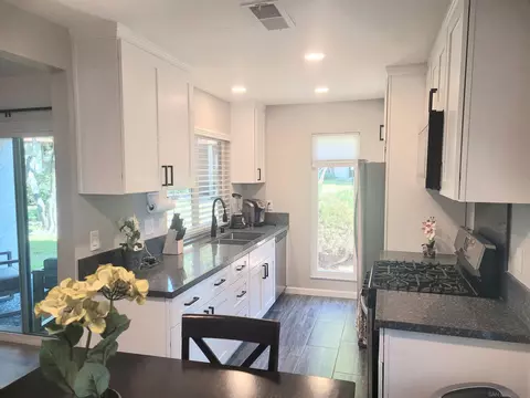 6878 Navajo Rd #105, San Diego, CA 92119
