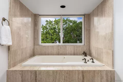 7770 Roseland Pl, La Jolla, CA 92037 photo 16