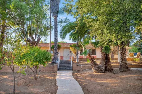 1886 Winrow Rd, El Cajon, CA 92021