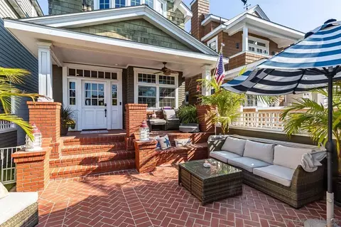 721 G, Coronado, CA 92118
