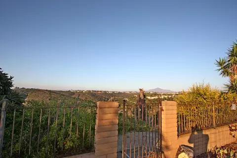 611 E J St, Chula Vista, CA 91910 photo 5