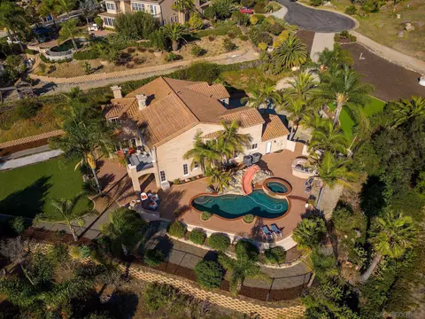 845 Vista Point Cir, Vista, CA 92084