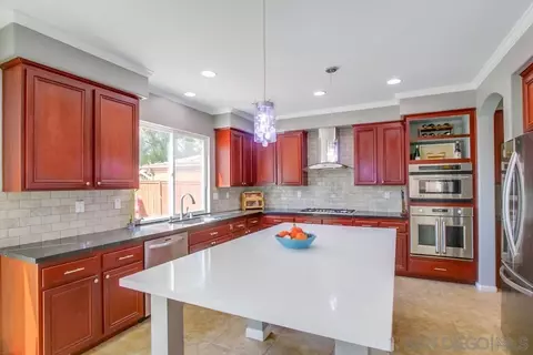 2708 Valleycreek Cir, Chula Vista, CA 91914