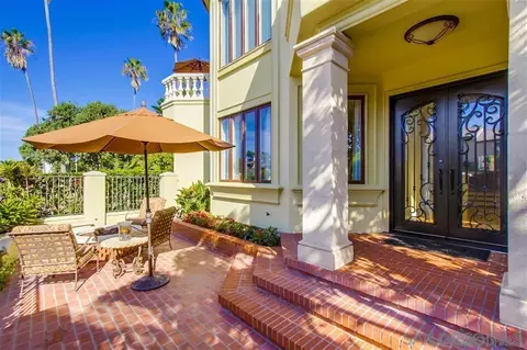 7025 Neptune Pl, La Jolla, CA 92037 photo 4