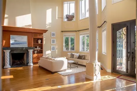 7025 Neptune Pl, La Jolla, CA 92037 photo 6