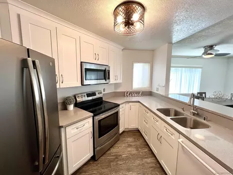7425 Charmant Dr #2703, San Diego, CA 92122
