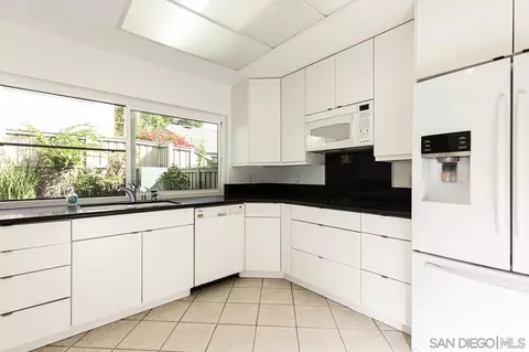 8065 Caminito Gianna, La Jolla, CA 92037 photo 12