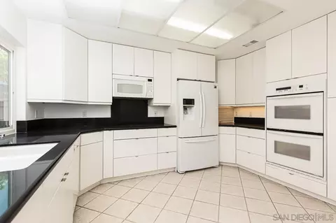 8065 Caminito Gianna, La Jolla, CA 92037 photo 11
