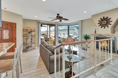 136 Juniper Ave, Carlsbad, CA 92008 photo 2
