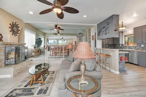 136 Juniper Ave, Carlsbad, CA 92008 photo 12
