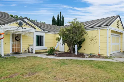 4473 Pebble Beach Dr, Oceanside, CA 92057 photo 2