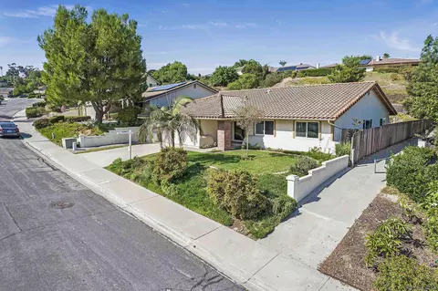 1454 Bathurst Pl, El Cajon, CA 92020 photo 2