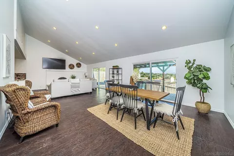 1396 Friends Way, Fallbrook, CA 92028 photo 3