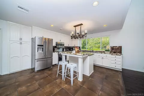 1396 Friends Way, Fallbrook, CA 92028 photo 12