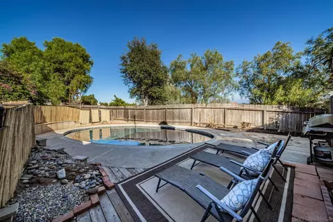 1396 Friends Way, Fallbrook, CA 92028 photo 4