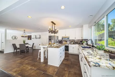 1396 Friends Way, Fallbrook, CA 92028 photo 2