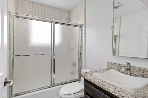 Bath - 200 Pine St #1, Oceanside, CA 92054 photo 3 of 3