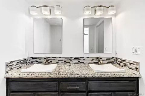 Bath - 200 Pine St #1, Oceanside, CA 92054 photo 1 of 3
