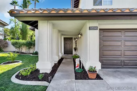 32353 Corte Las Cruces, Temecula, CA 92592 photo 3