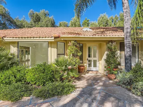 1051 Capra Way, Fallbrook, CA 92028 photo 2