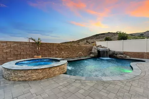 9056 W Bluff Pl, Santee, CA 92071 photo 4