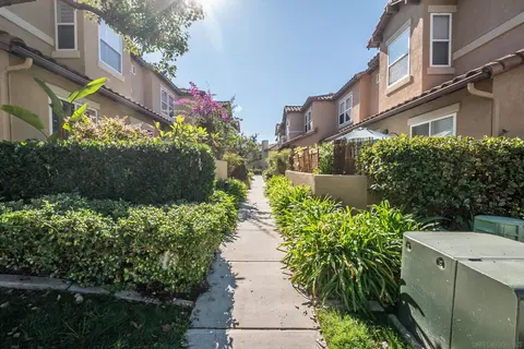 6267 Citracado Cir, Carlsbad, CA 92009