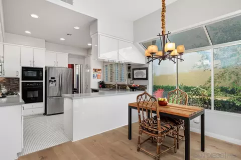 1490 Caminito Solidago, La Jolla, CA 92037 photo 6
