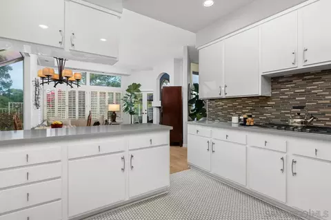 1490 Caminito Solidago, La Jolla, CA 92037 photo 8