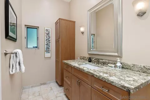 5625 Caminito Isla, La Jolla, CA 92037 photo 13