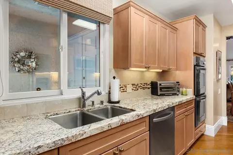 5625 Caminito Isla, La Jolla, CA 92037 photo 6