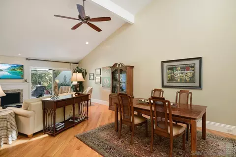 5625 Caminito Isla, La Jolla, CA 92037 photo 9