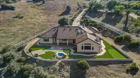 4751 Briana Ct, Fallbrook, CA 92028 photo 2