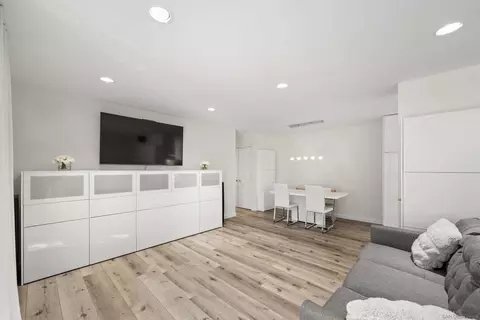 7872 Camino Huerta, San Diego, CA 92122