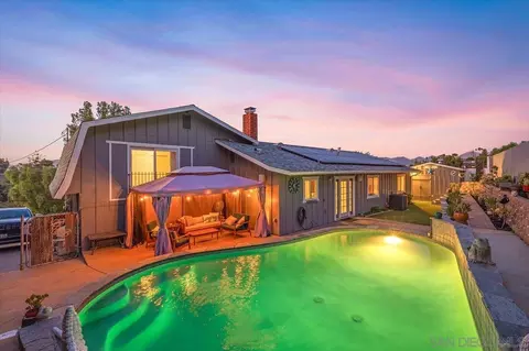 9319 Westhill Rd, Lakeside, CA 92040