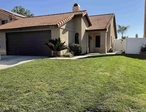 39732 Oak Cliff Dr, Temecula, CA 92591